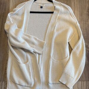 Universal thread knitted open cardigan size medium cream front pockets